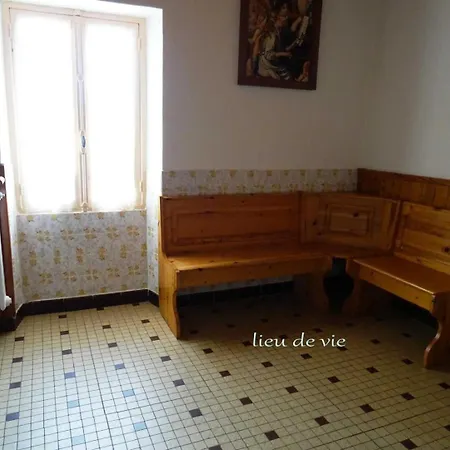Les Hirondelles De Montsec Holiday home *