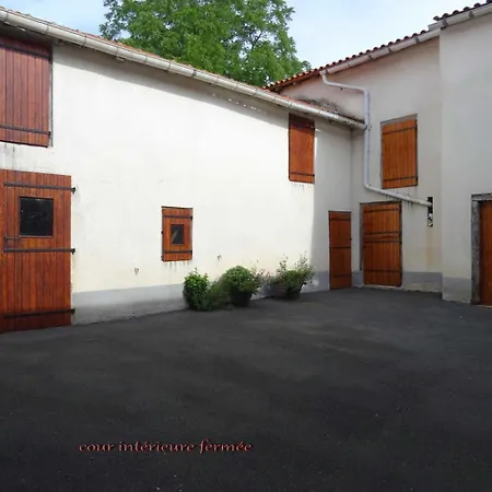 Les Hirondelles De Montsec Feriehus